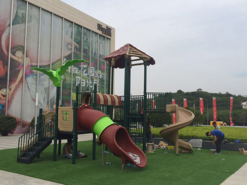 大连未来城售楼处滑梯