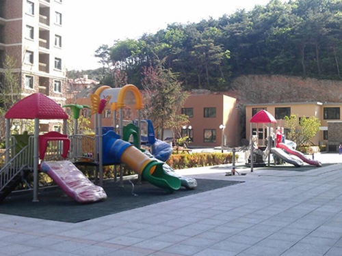 大连开发区滨河公园1300平塑胶地面